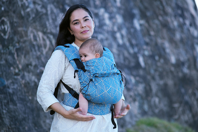 Cómo llevar al bebé en una mochila portabebés 